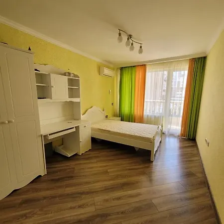 Сдаётся Посуточно Трёхкомнатная Квартира В Прекрасном Комплексе Перла Apartamento