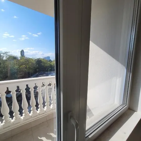 Сдаётся Посуточно Трёхкомнатная Квартира В Прекрасном Комплексе Перла Apartamento Burgas